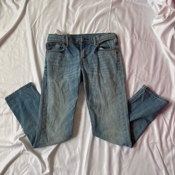 VINTAGE LOWRISE LEVIS! - Picture 2 of 6